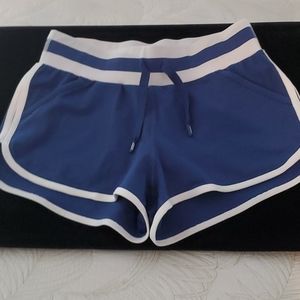 NWOT Lorna Jane shorts with liner